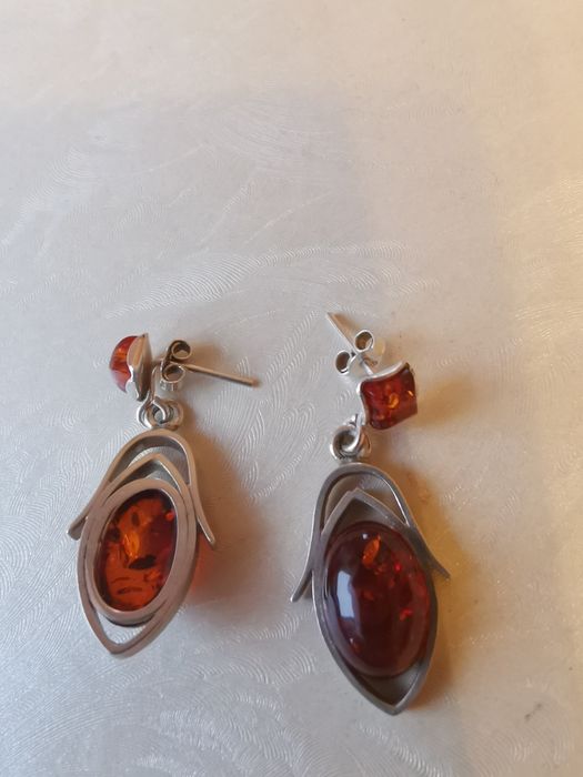 Srebrne kolczyki z bursztynem