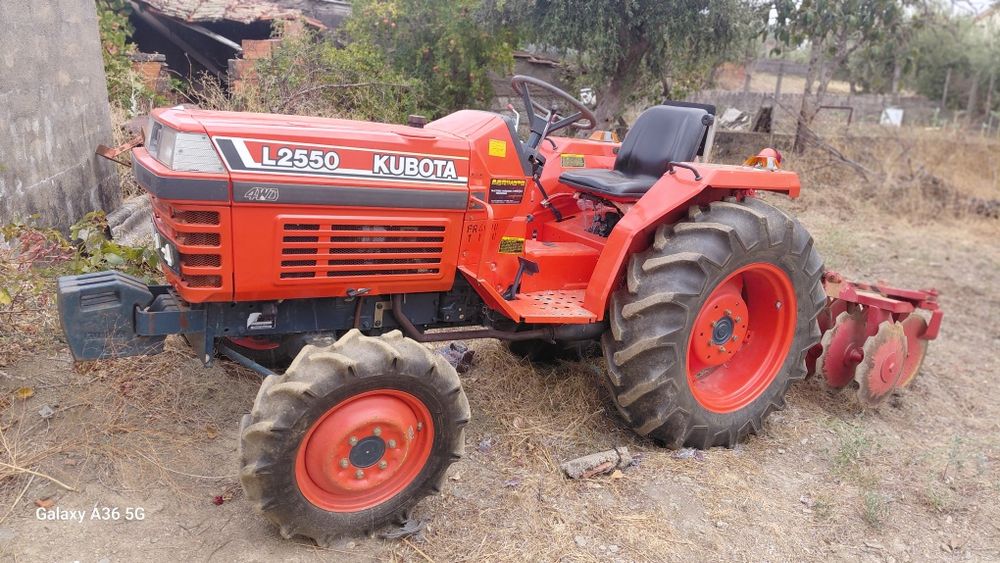 Trator Kubota L2550 4x4