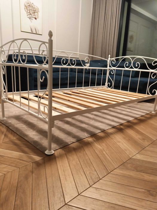 Łóżko metalowe białe solidne