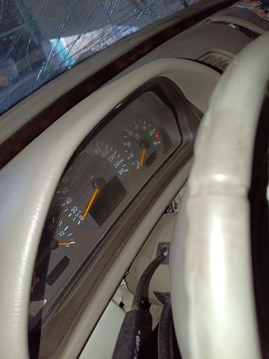 Продам Мерседес clk 200 под восстановление или разборку