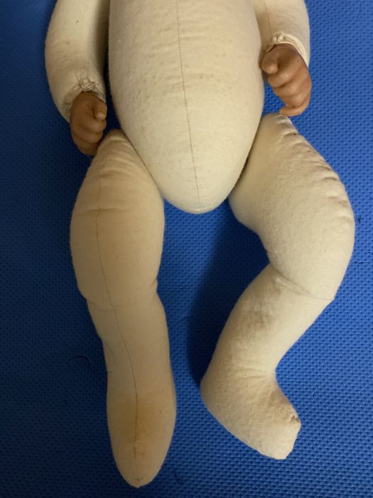 Фарфоровая кукла