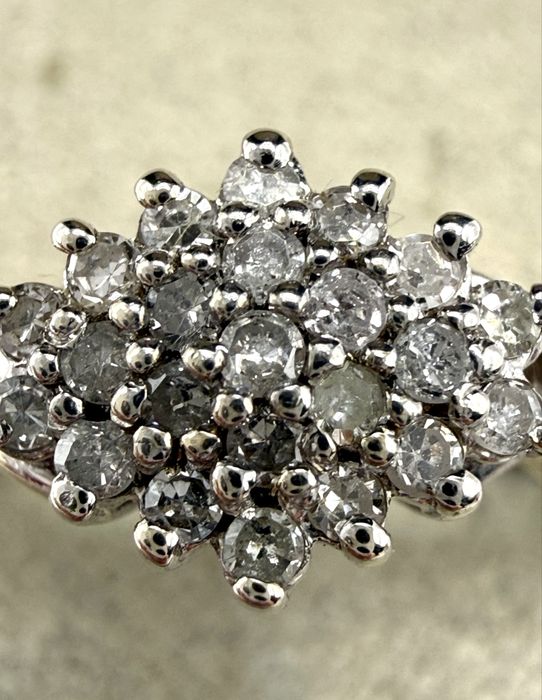 Złoty pierścionek z diamentami 0,25ct
