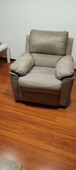 Sofá  está em ótimo estado