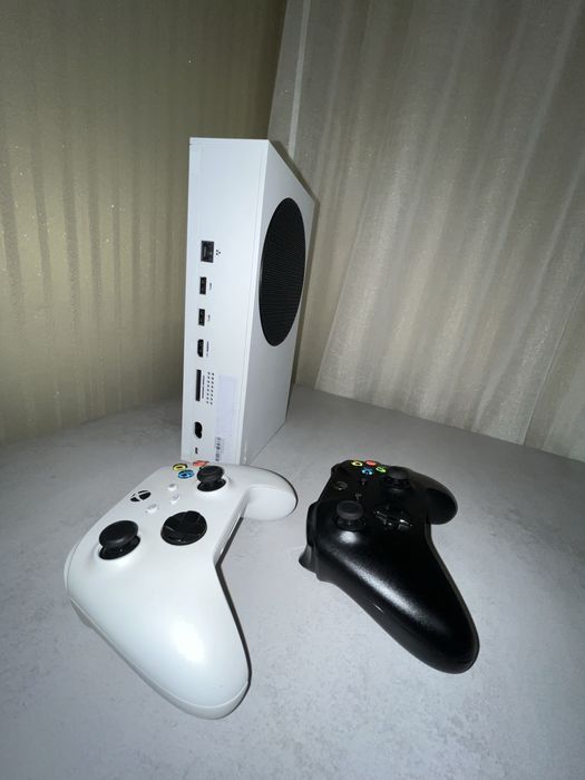 Продам приставку Xbox  series S