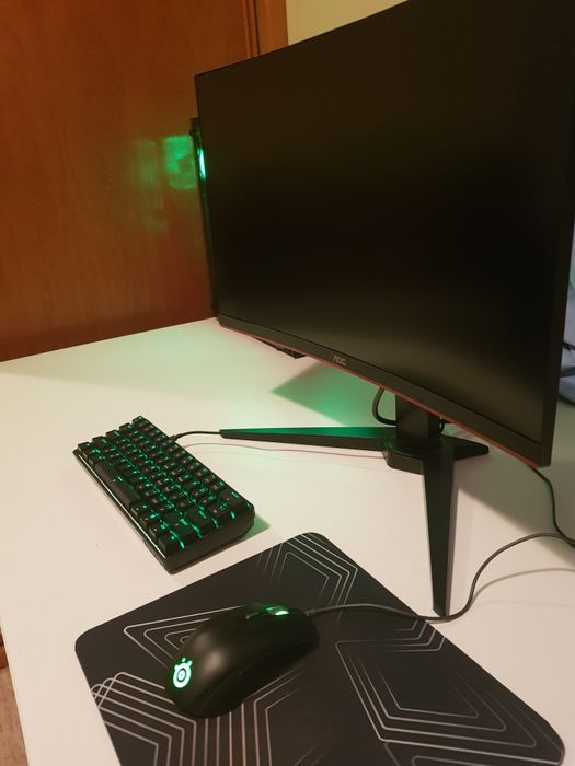 Pc Gamming c/ Monitor Teclado Rato e Mesa