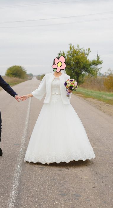 Продам свадебное платье.Не венчаное.