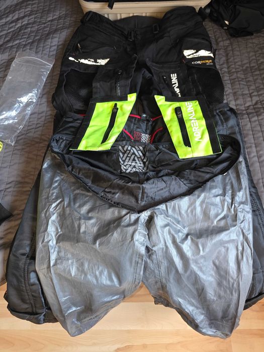 Kombinezon motocyklowy Adrenaline Cameleon 2.0 plus buty i rękawice.
