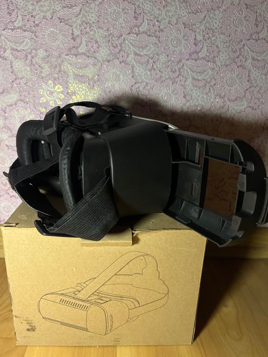 Virtual reality glasses