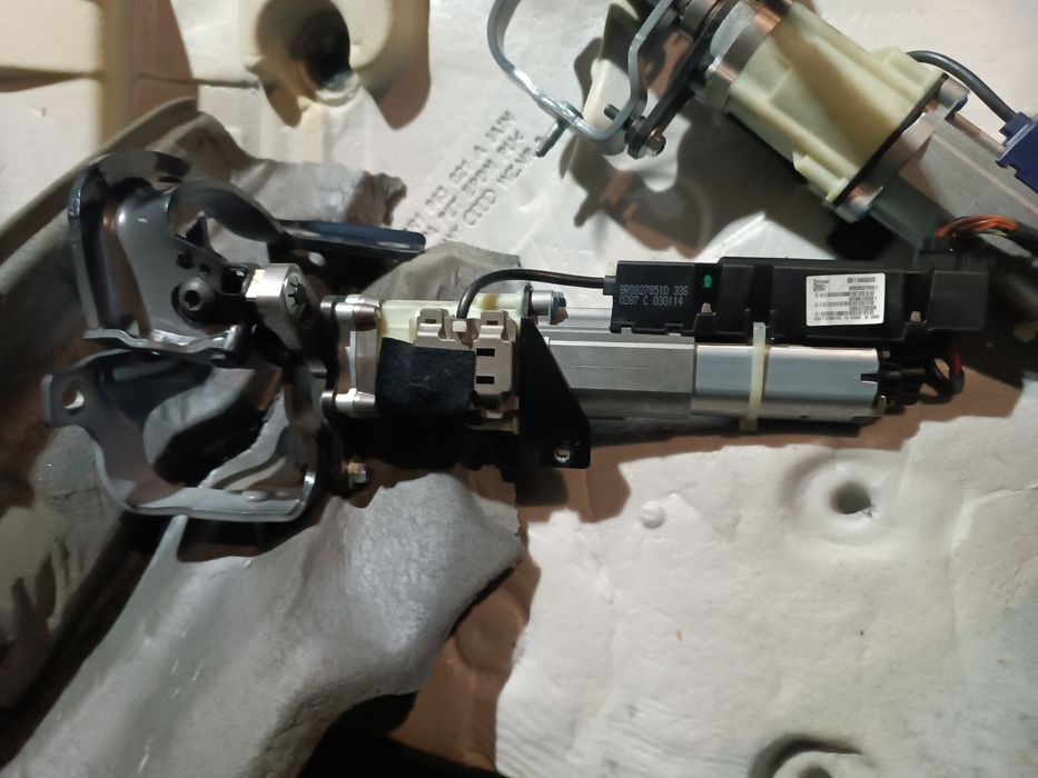 Audi Q5 8R 14 рік електро привід багажника петлі моторчик розборка