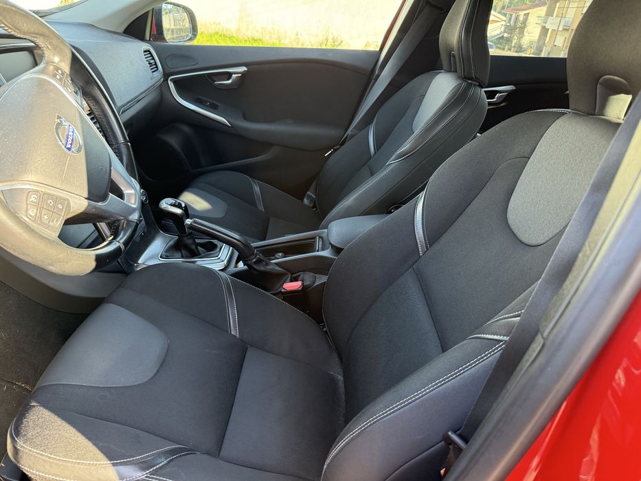 Volvo v40 1.6d R design com gps