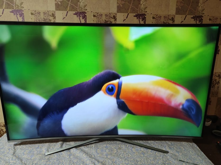 Samsung 55 UE55KU6500 смарт WiFi 4k изогнутый в идеальном состоянии