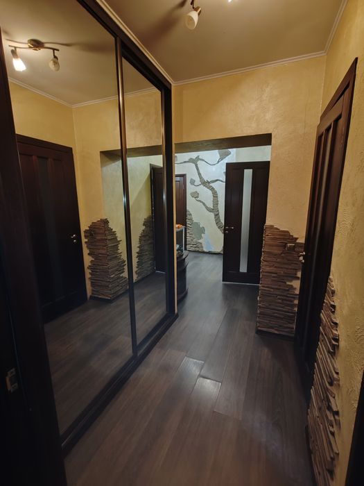 Здається в оренду 4х кімнатна квартира.