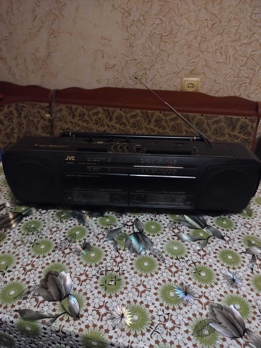 Магнитофон - JVC.