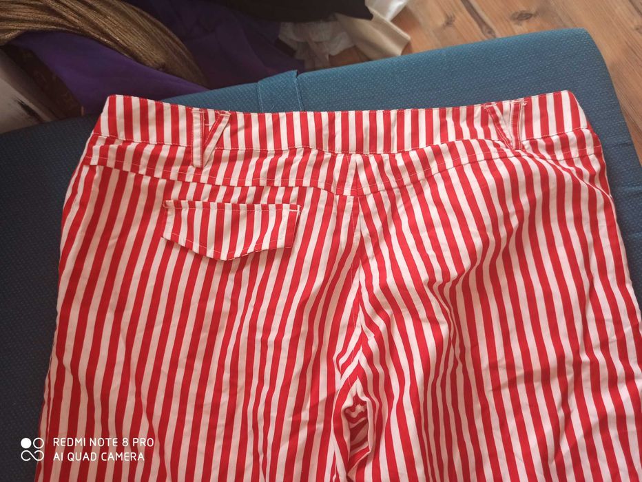 Szorty damskie biało- czerwone w paski, rozm. XL