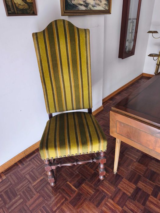 Cadeira de escritório / sala, quarto em veludo em tons de verde, com design elegante e moderno