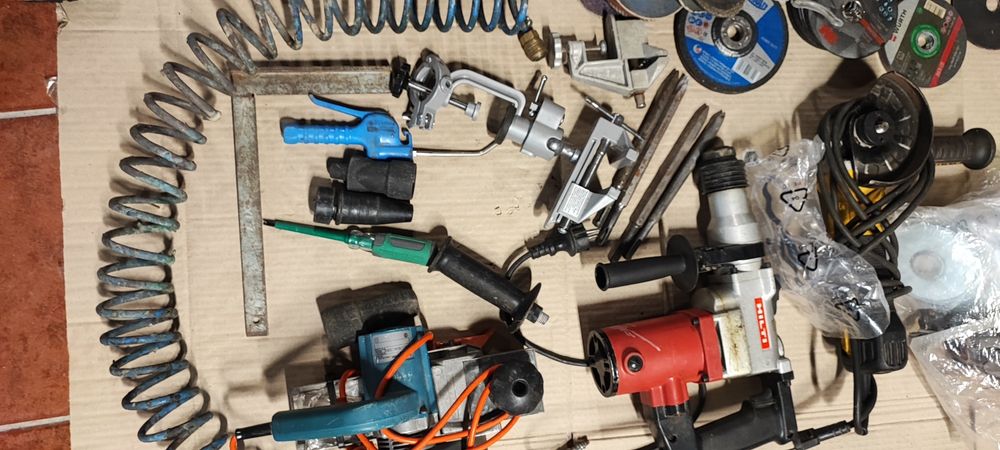 Venda de garagem  ferramentas e máquinas