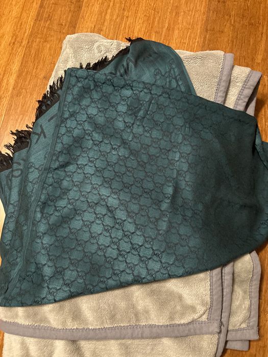 Szal ciemna zielen Michael Kors