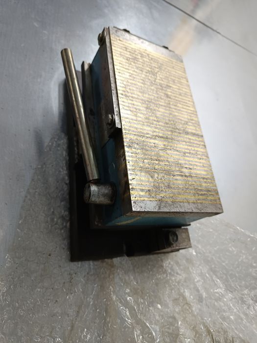 Magnetyczny stół obrotowy