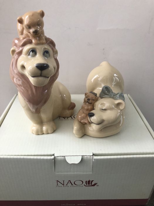 Фарфоровые статуэтки NAO.