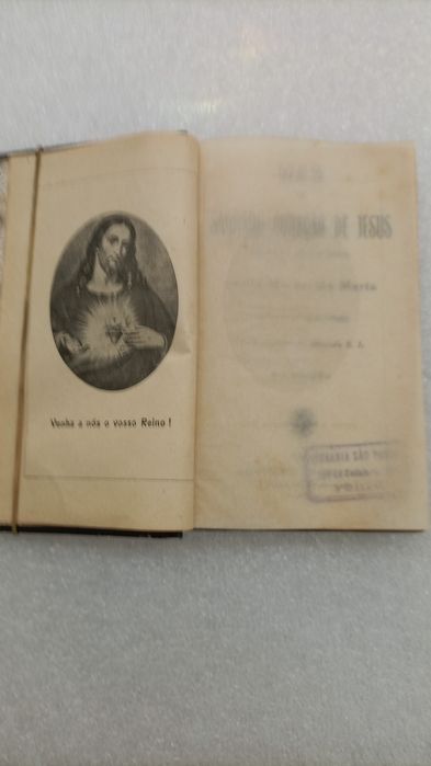 Livro antigo sobre religião
