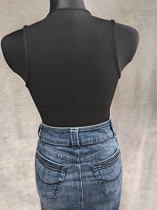 Czarne  body na grube ramiączka atmoshere 34