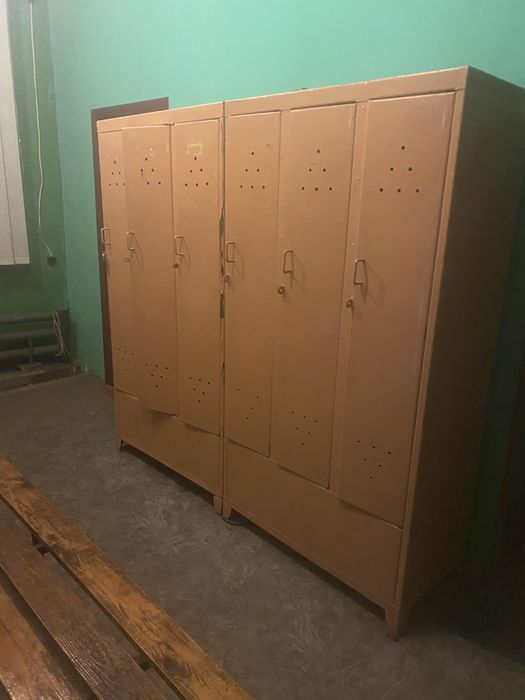 Шкафи металеві для одягу, битовка