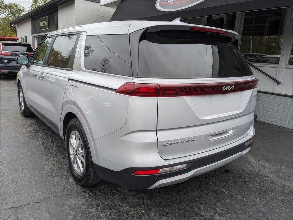 Kia Carnival      2022
