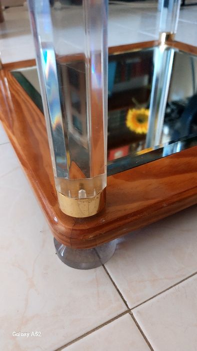 Mesa de centro em madeira e vidro