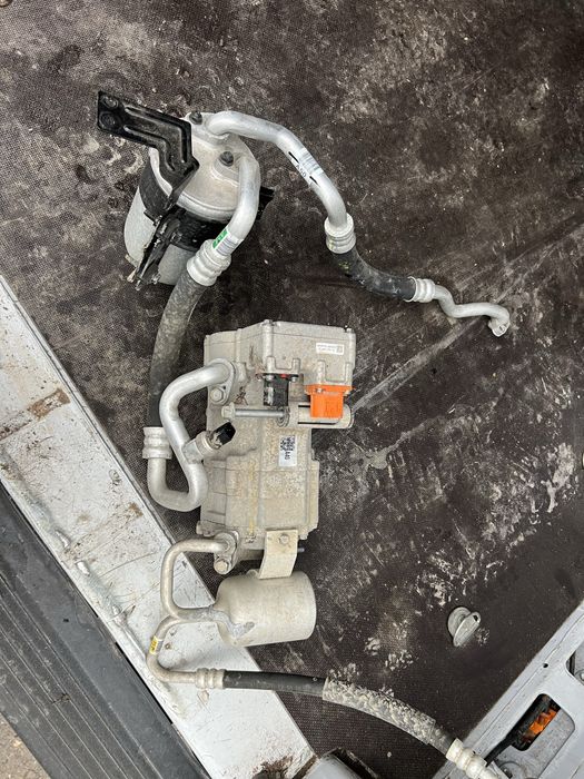 Компресор кондиціонера kia ev6 23 рік