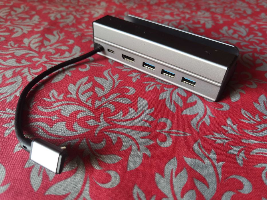 Asus Rog Ally Z1 + Hub externo