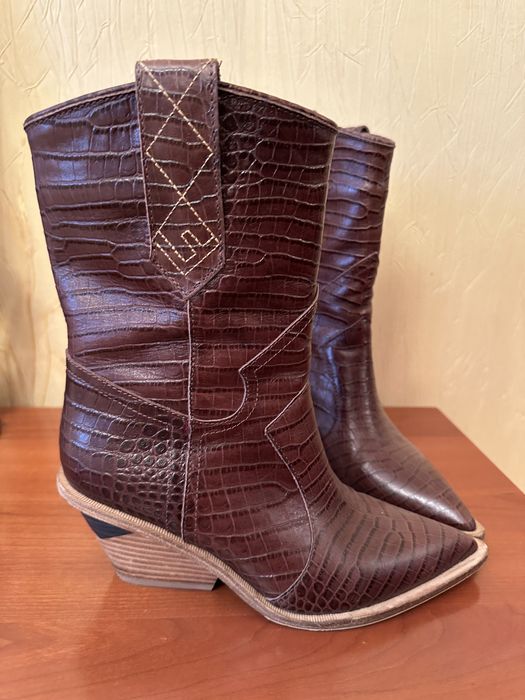 Козаки черевики Fendi оригінал