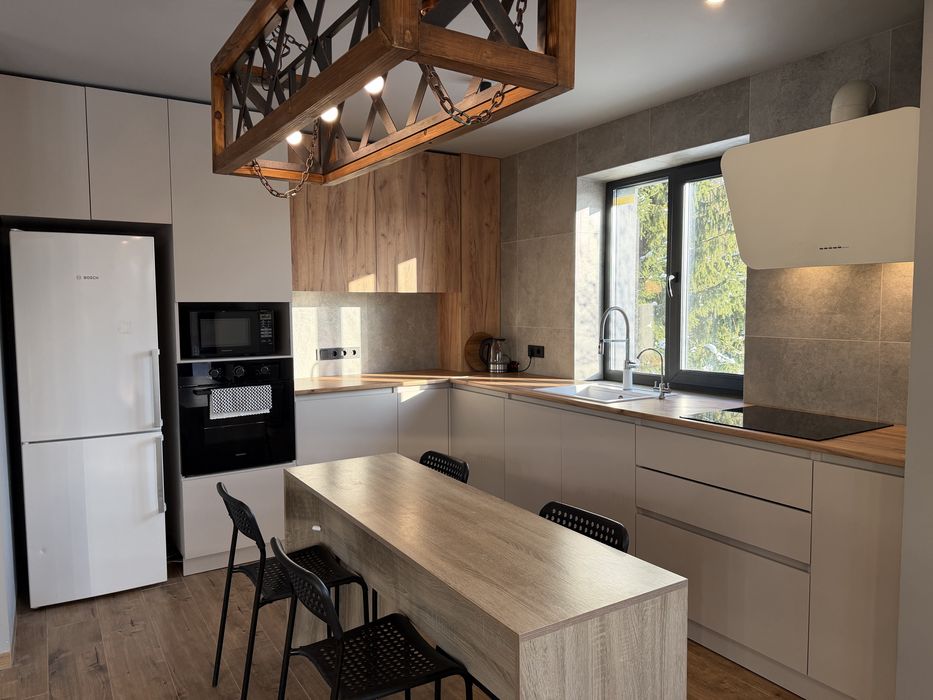 Будинок з ремонтом і меблями