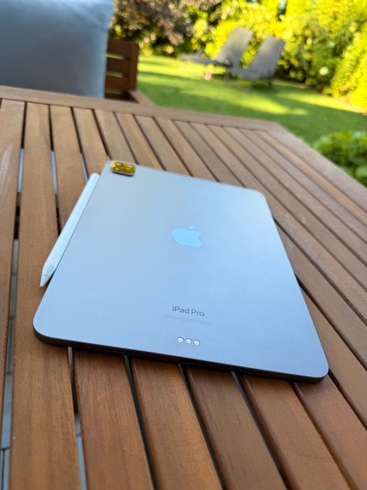 BOGATY ZESTAW Apple iPad Pro 11″ 4. generacji M2 128GB Wi‑Fi Space Gray + Logitech Combo Touch + Smart Folio + szkło 3MK