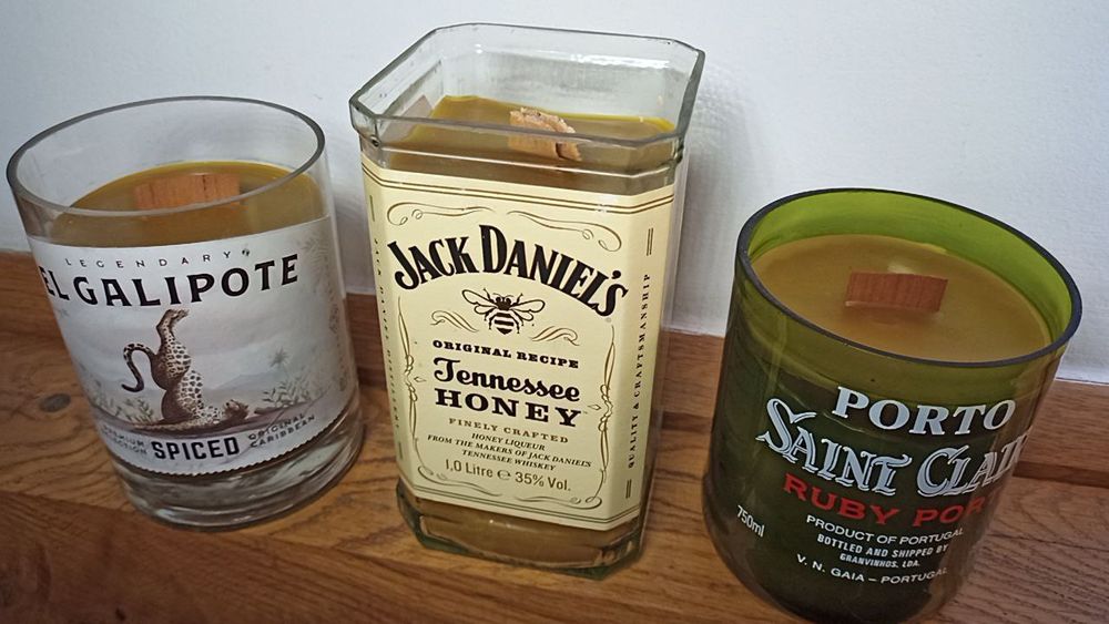 Оригінальні свічки ручної роботи з натурального воску.