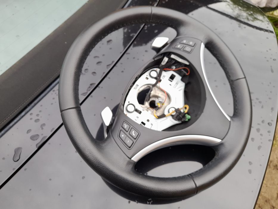 Bmw e87 e82 e90 e92 e84 kierownica skóra łopatki stan idealny