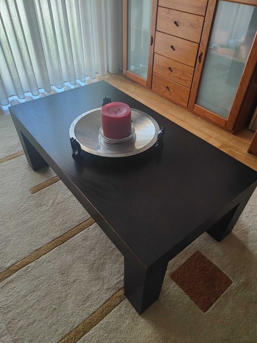 Mesa de centro em madeira, cor castanho escuro