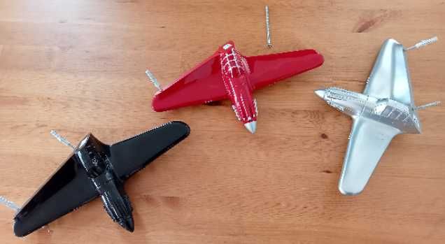 Cabides em forma de avião