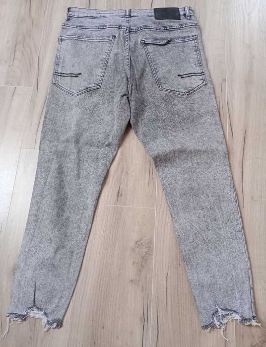 Spodnie młodzieżowe Reserved rozmiar 32 kupione w Anglii