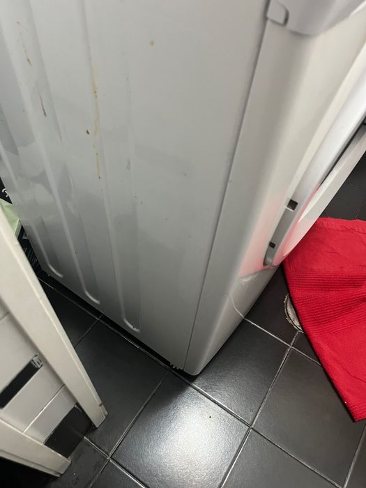 Vendo máquina de lavar roupa e cama de casal completa em ótimo estado