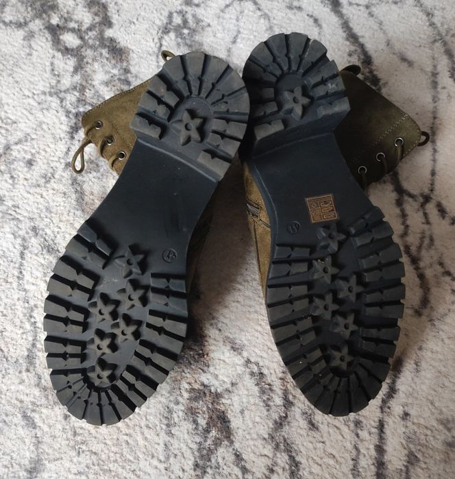 Damskie Zamszowe sznurowane botki khaki trepy r 41
