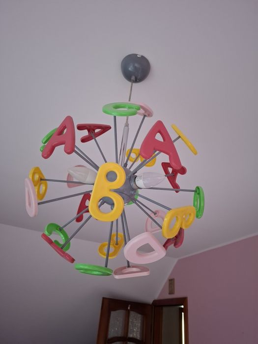 Lampa do pokoju dziecięcego