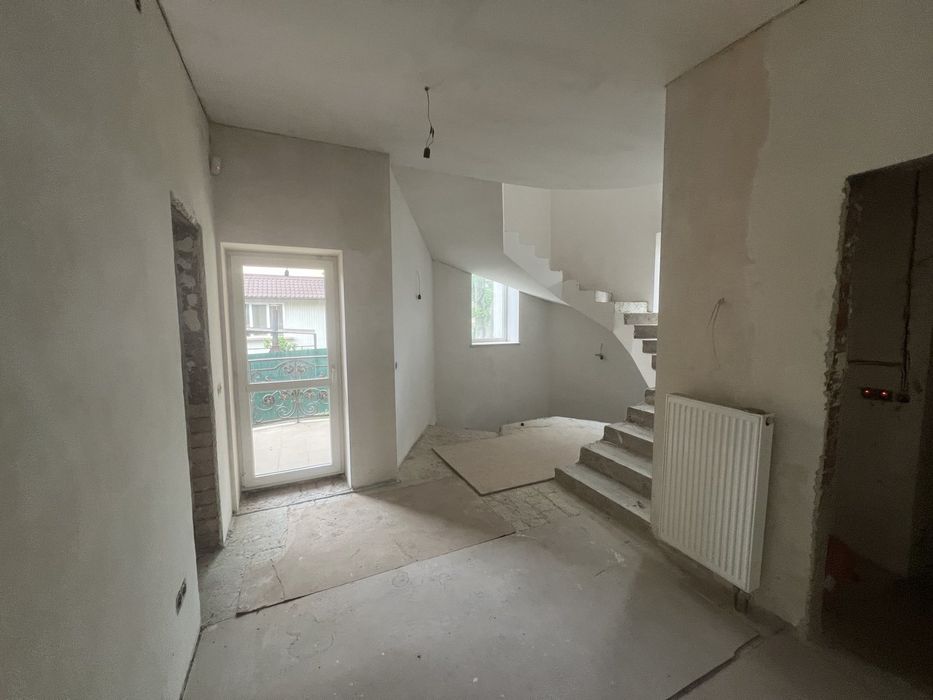 Продається будинок в центрі міста