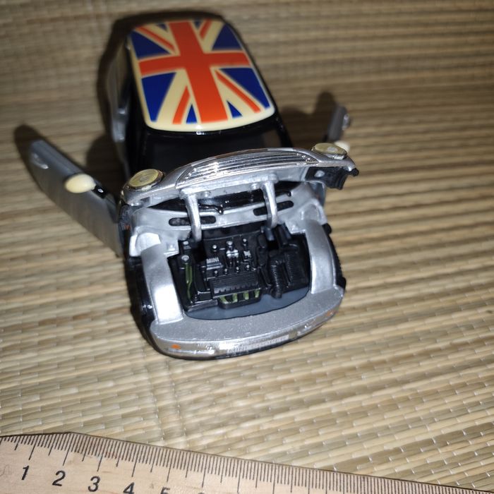 Mini Cooper 2001 — металева модель 1:24, інерційна