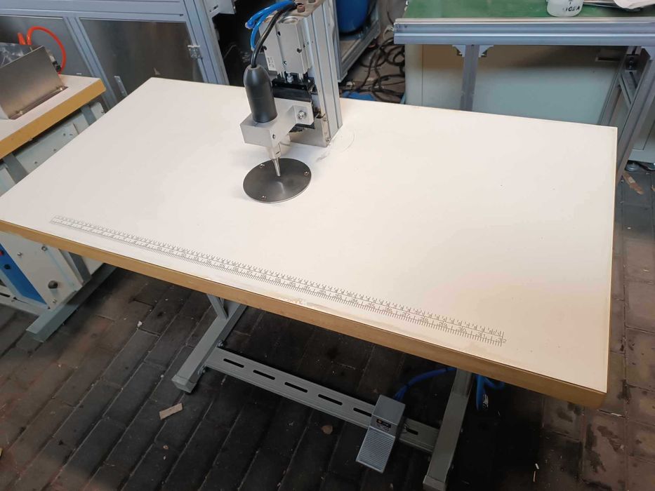 Zgrzewarka duża punktowa, ultradźwiękowa.