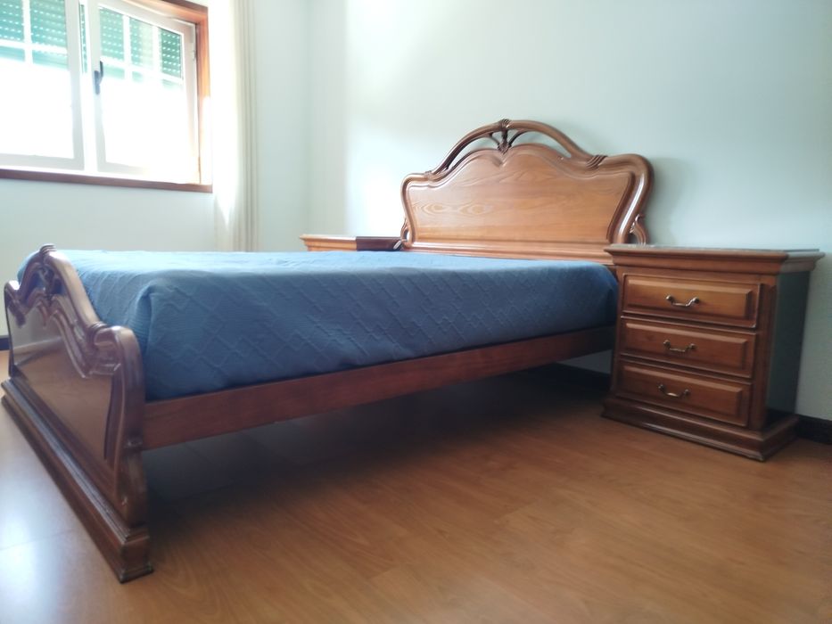 Móveis de quarto de madeira castanho