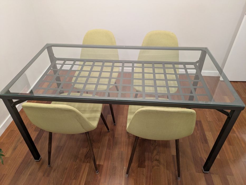 Mesa de jantar IKEA em ferro  com tampo de vidro