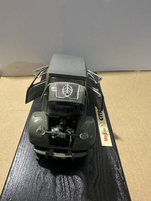 Miniatura citroen 2cv 1:18