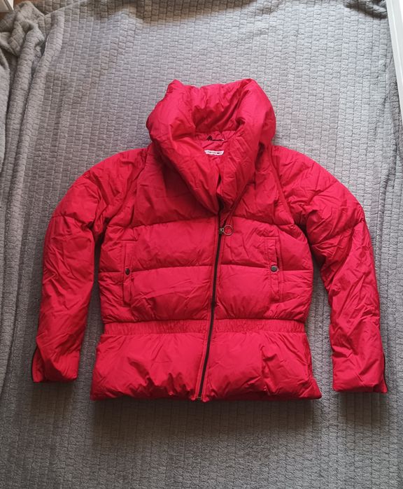 Kurtka puchowa Levi's vintage czerwona

damska M