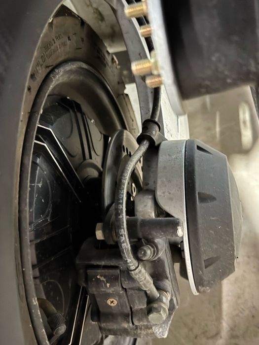 2 аккумулятори. Doohan Goodyear Ego 2. Скутер