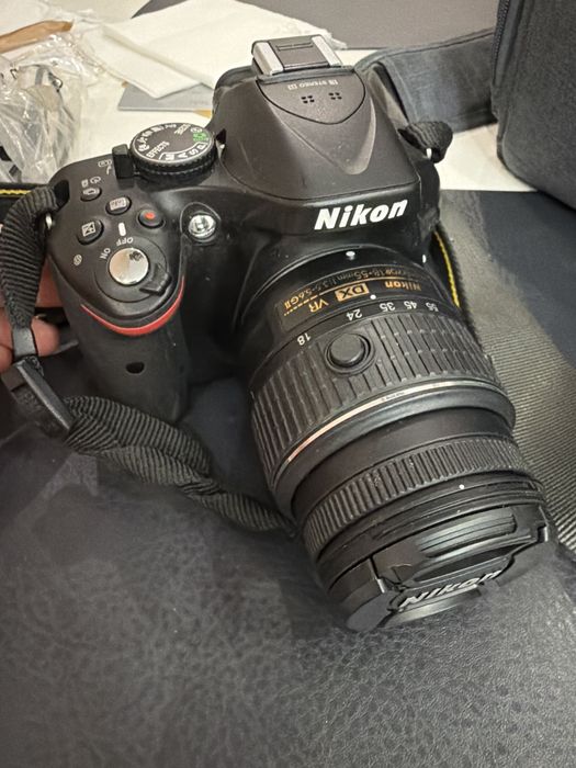 Продам Nikon D5200 у комплекті зі штатним об’єктивом Nikon AF-S DX Nikkor 18–55mm f/3.5–5.6G VR.